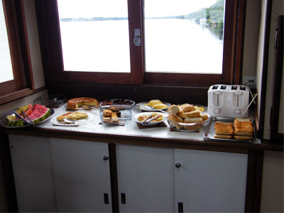 Breakfast buffet on the otter 400x300pp